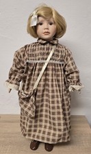 Poupée d&#039;artiste poupée en