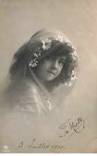 Child - Grete Reinwald with a scarf and daisies around her head