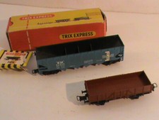 lot 2 wagons HO TRIX