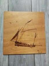 Plaque en bois décorée d'un