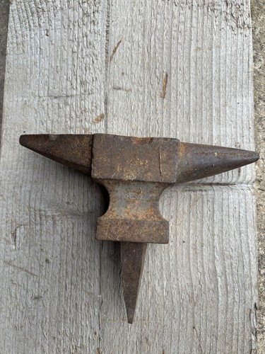 Ancienne petite enclume - petite,