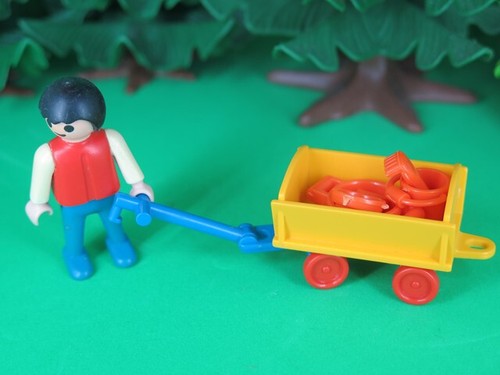 Garçon enfant avec jouets - garçon,