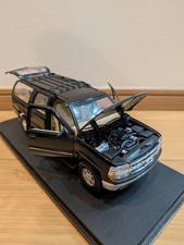 Chevrolet Suburban 1/18