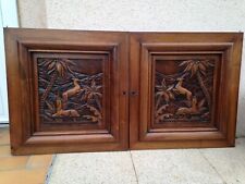 Ancienne paire de PORTEs de BUFFET placard en BOIS chêne SCULPTÉ  décor antilope