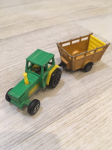 Ancien tracteur avec - ancien,