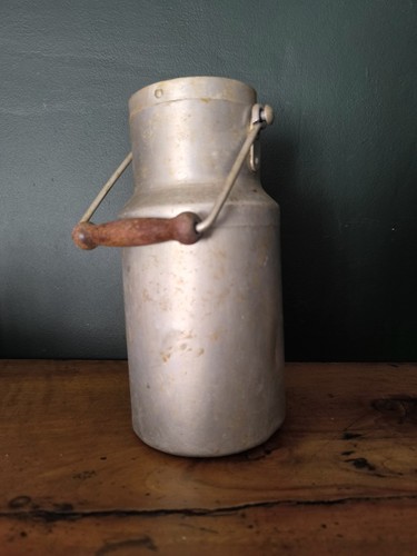 Ancienne pot lait - pot, a