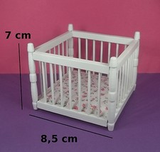 parc pour bébé miniature,maison de poupée,vitrine,meuble bois blanc  M1