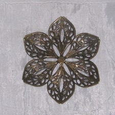 3 ESTAMPES FILIGRANES METAL COULEUR BRONZE FLEUR 6 PETALES BOMBEES 6x5,3cm *J74