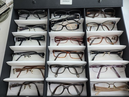 Lot lunettes givenchy - 17, de