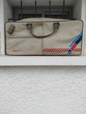 Sac de tennis Adidas Ivan Lendl vintage porté épaule