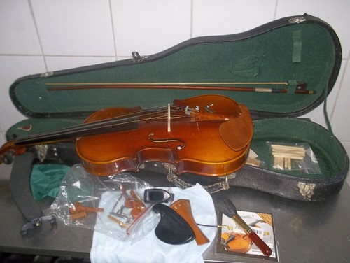 Petit violon marque - petit,