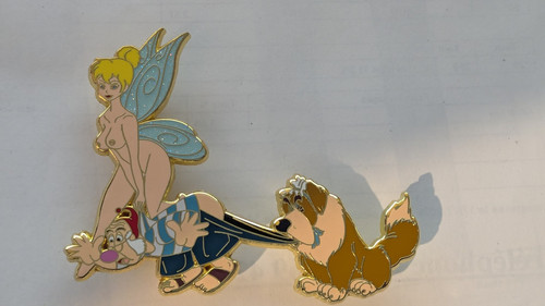 Nouveau pin fee clochette - pin's,