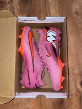 crampons foot Nike mercurial