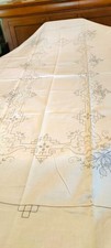 Grande nappe neuve brodée