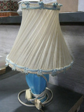 LAMPE DE CHEVET EN OPALINE 