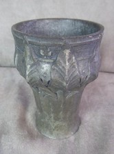 VASE ANCIEN en étain, décor