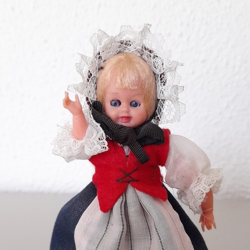 Poupée miniature