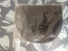   Masque fin en cuir noir avec découpes pour les yeux, jamais ouvert 