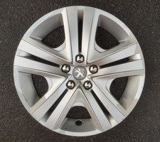 1 enjoliveur Peugeot 208 /