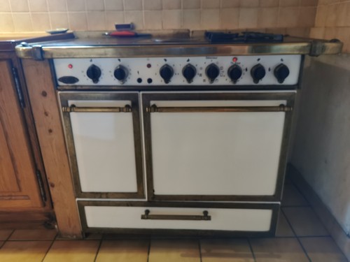 Cuisinière blanche gaz - , et