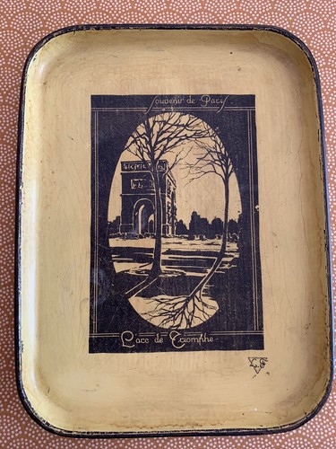 Ancien plateau carton bouilli