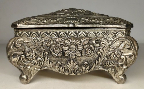 Ancien coffre bijoux métal - À,