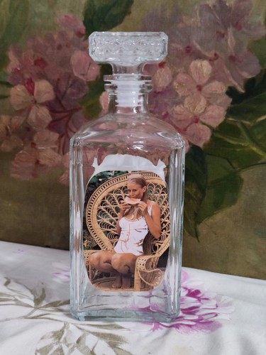 Ancienne carafe verre femme - ancienne,