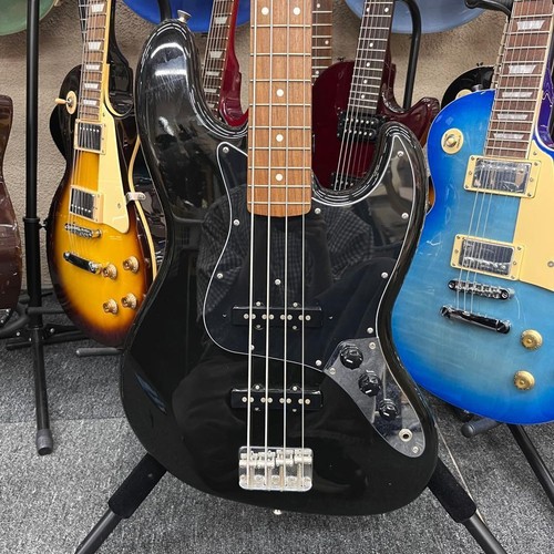Guitare basse électrique