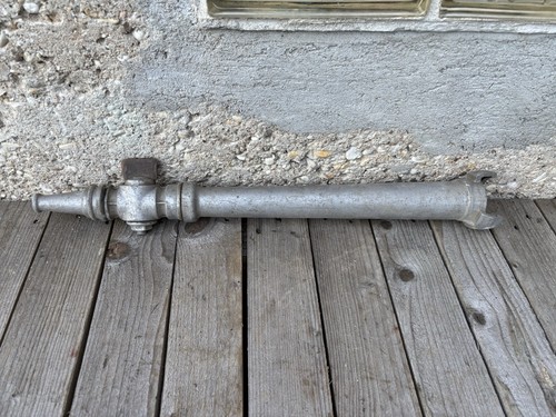 Ancienne lance incendie en - ancienne,