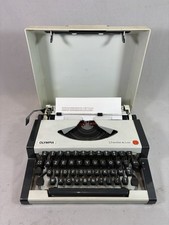 Machine à écrire Olympia Traveller  De Luxe Nettoyée Révisée, + Ruban Neuf