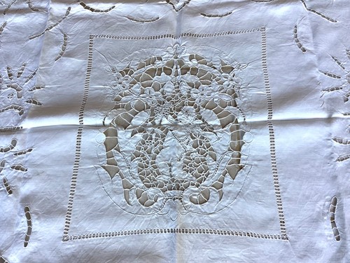 Nappe ancienne brodée - , à