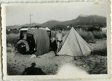 OLD PHOTO - VINTAGE SNAPSHOT - CAR CAMPING TENT SHADOW - CAR