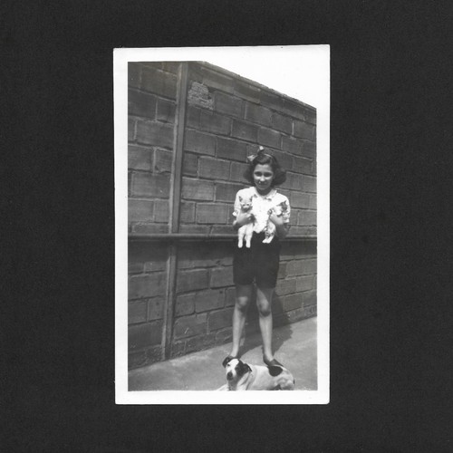 Fille porte deux - , petits