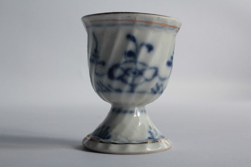Ancien coquetier porcelaine