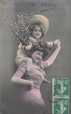 CP WOMEN ELEGANT WEARING GARCON STRAW HAT