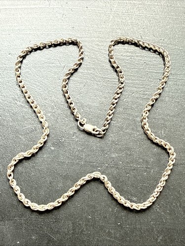 Très beau collier - très,