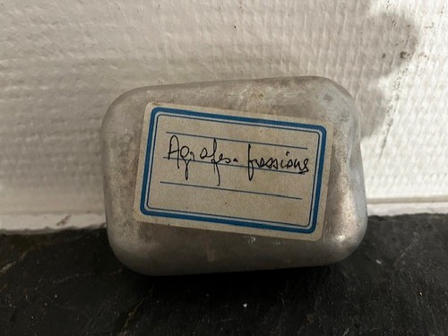 Boite métallique ancienne