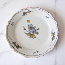 Nevers. Assiette en faïence