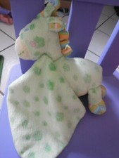 doudou peluche girafe verte