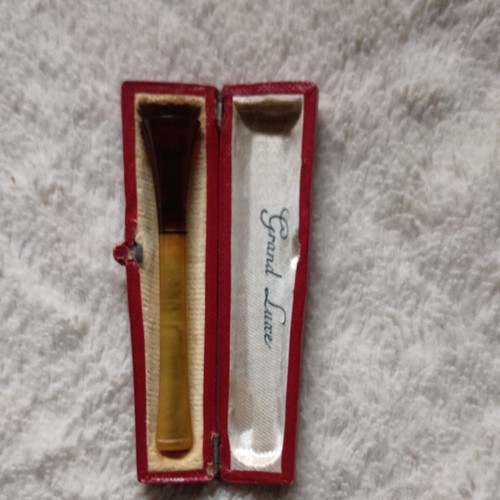 Grand luxe fume cigarette - luxe, fume-cigarette