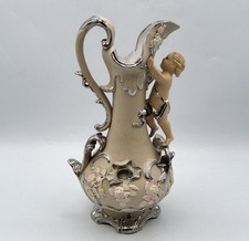 Vase pichet faïence à décor de putto signé Mettlach Villeroy & Boch fin XIXème