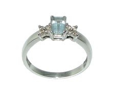 Bague En Or Blanc 9 Carats Avec Aigue-Marine Et Diamant Taille Q