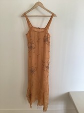 Robe neuve perlée style