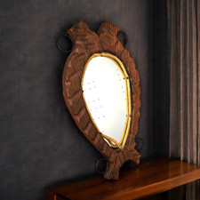 Miroir en bois sculpté avec