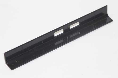 Side input cover bezel - av,
