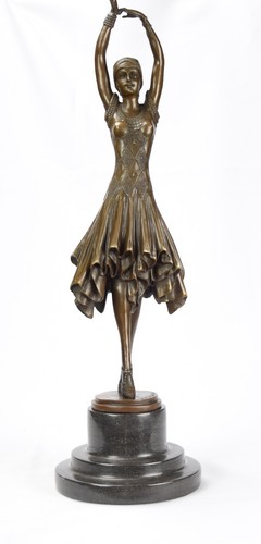 Bronze sculpture woman kita