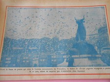Trocadero Lacher de 150000 Pigeons travellers print 1934