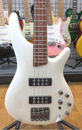 Guitare basse électrique
