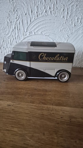 Magnifique boite metal biscuit - magnifique,