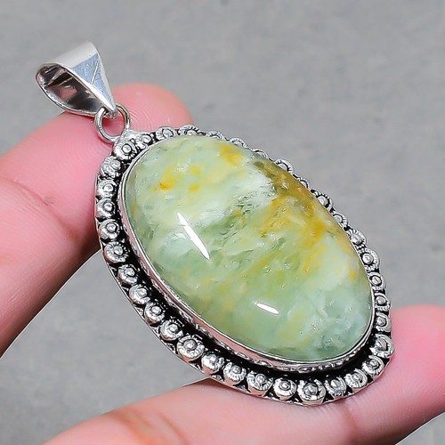 Pendentif bijou fait - , main
